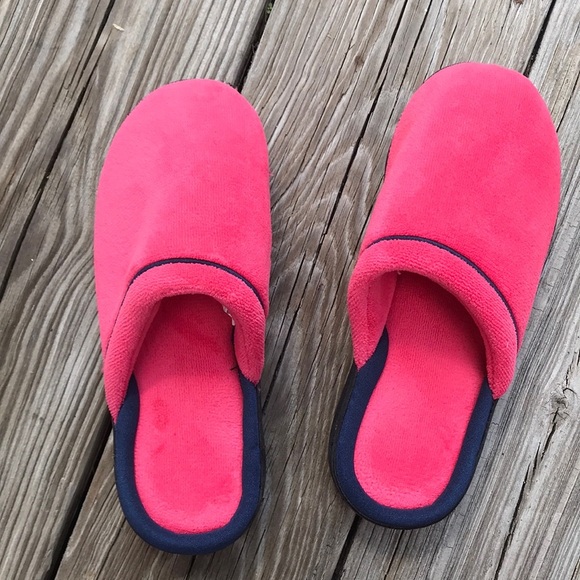 Pink Isotoner slippers - Picture 1 of 4